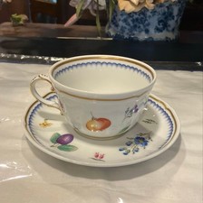 Tazza e piattino Richard Ginori design frutta dipinti a mano usati da collezione