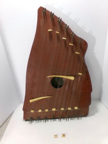 Antico strumento corde in - corde,