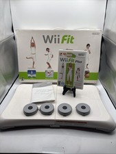 Nintendo Wii Fit Plus con
