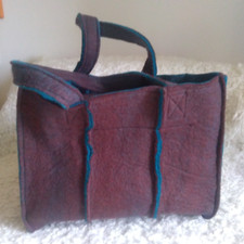 Borsa con manici marca Benetton. Realizzata in tessuto 100% lana bicolore