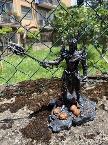 Statua sauron tratta dal - sauron,
