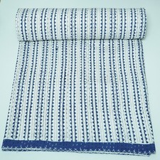 Trapunta Kantha blu fatta a