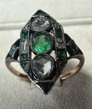 ANELLO ANTICO ART DECO IN ARGENTO ED ORO 18kt. CON DIAMANTI ANTICHI E SMERALDI