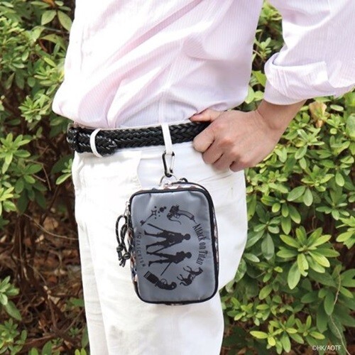 Attack titan pouch - on,