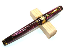 PENNA STILOGRAFICA NETTUNO SUPERBA RUBY CELLULOID EDIZIONE LIMITATA PREZZO AL DETTAGLIO CONSIGLIATO DAL PRODUTTORE $995,00 044/288