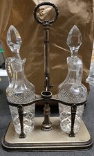 Oliera in argento 800, con ampolle in cristallo.