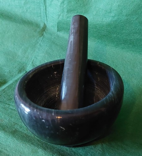 Mortaio marmo nero con - mortaio,