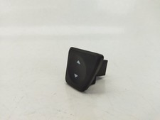 305061657B FRONT RIGHT WINDOW