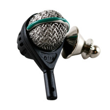Pin, AKG D112 Microphone