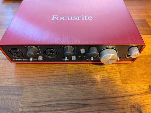 Focusrite scarlett 2i4 - focusrite,