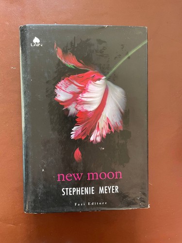 New moon stephenie - new, meyer