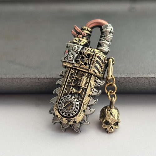 Collana con ciondolo motosega