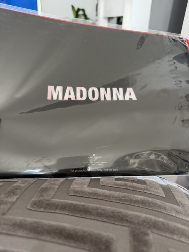 Madonna sealed rebel - rebel, heart