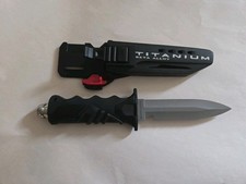 Coltello subacqueo a punta