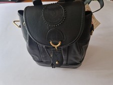 Borsa a secchiello in pelle nera con portatelefono e clip