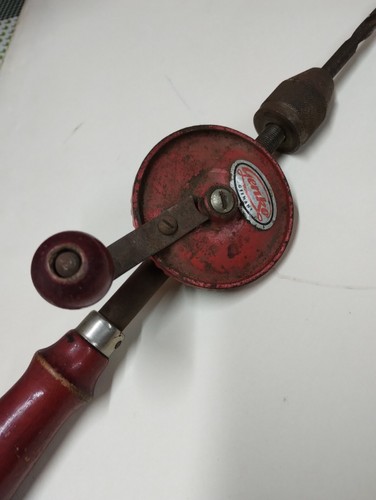 Antico trapano mano - mano, marca