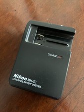 Caricabatteria originale Nikon MH-50 per EN-EL1