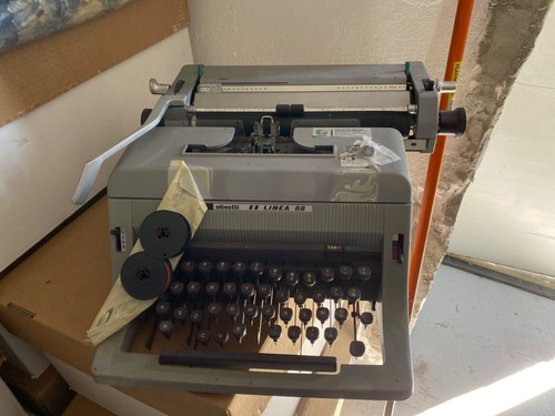 Macchina per scrivere olivetti - per,