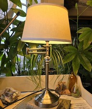 Lampada da tavolo braccio