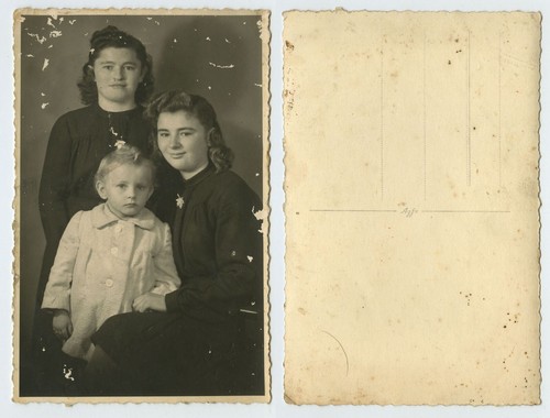 111528 due sorelle con - -,