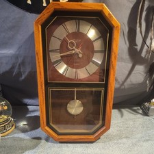 Elegante orologio da parete a