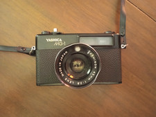 YASHICA MG-1 MADE IN JAPAN (Funzionante) + Parte di Fodero