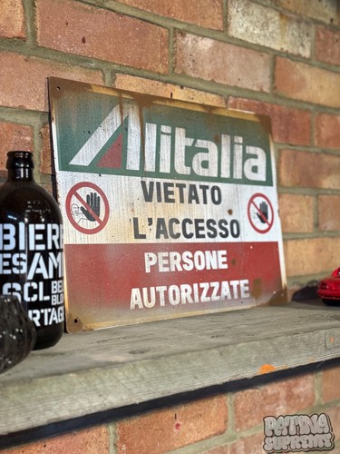 Insegna alitalia arrugginita - insegna,