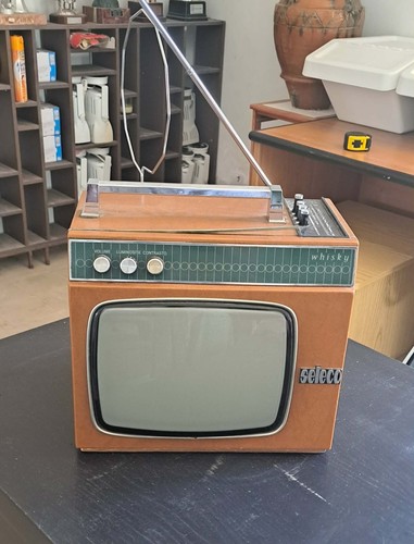 Televisore portatile vintage