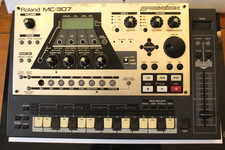 ROLAND MC-307 GROOVEBOX