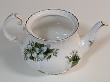 Royal Albert Trillium Teiera