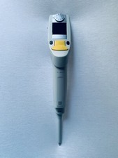 Pipetta elettronica Eppendorf ~ Xplorer Plus 200 ~ 10-200 μL senza adattatore di alimentazione