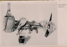 48905r vecchia cartolina di alpinismo piccozza  ramponi e vino