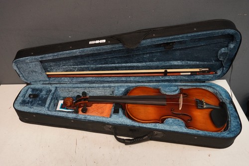 Unlabeled violin with - violin,