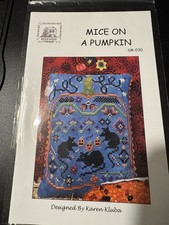 Topi su una zucca di