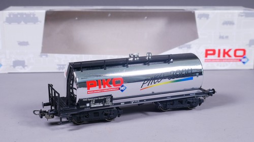 Piko 95820 carro - h0,
