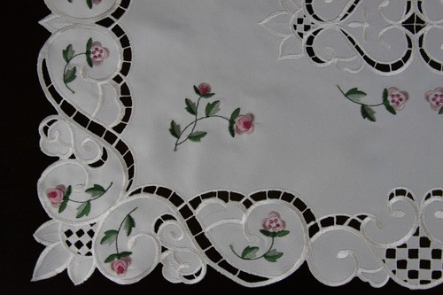 Tovaglietta ricamata pizzo