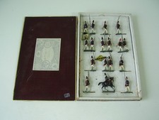 Soldatini antichi in latta