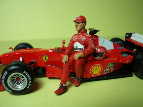 Figura michael schumacher - 1/43,