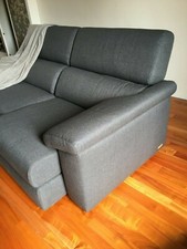 vendo divano due posti con seduta scorrevole in tessuto con pouf contenitore