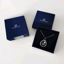 Collana con ciondolo a forma