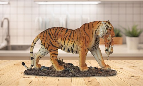 Statuina cucciolo madre tigre