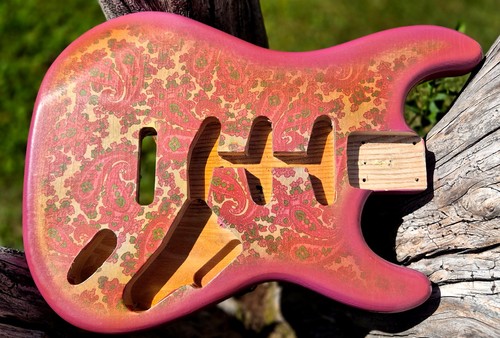 Strat pink paisley frassino - paisley,