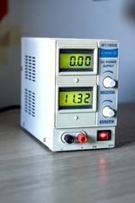 Alimentatore da Banco 0–15V