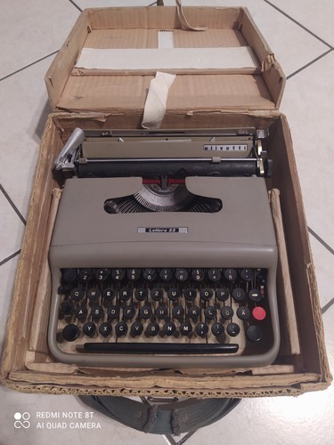 Macchina scrivere olivetti - da,