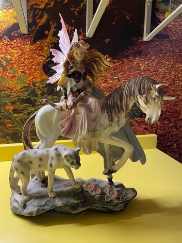 Statua una fata cavallo - una, a