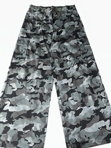 Jeans cargo con tasca laterale