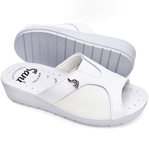 Women comfortable self - comfortable,