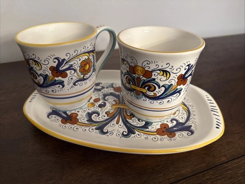Tazze piatto sur table - tazze, e