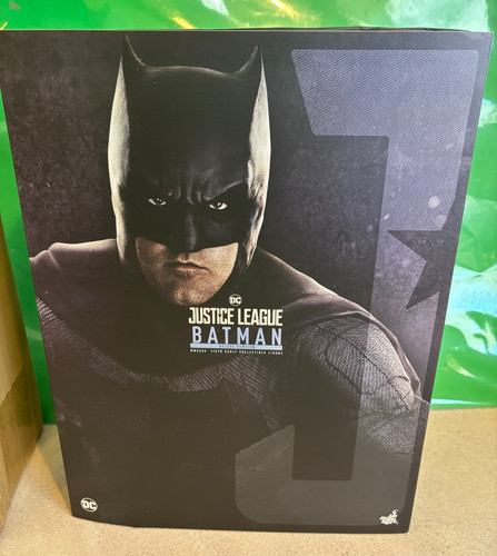Hot toys justice league batman - league,