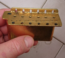 Fender Stratocaster vintage anni 80 1982 oro su oro serie tremolo bridge